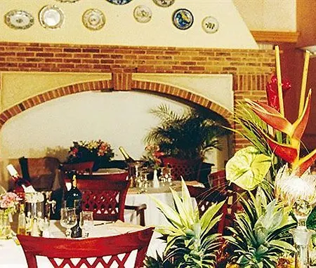 Hotel La Maison Blanche 3*