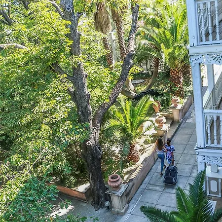 La Maison Blanche Hotel